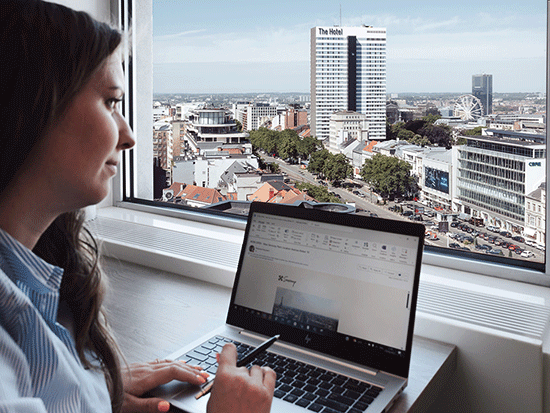 Serviced office with city views at Servcorp Brussels—workspaces designed for focus, flexibility, and stunning panoramas
